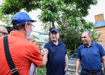 Passalacqua acompañó a vecinos y agentes sanitarios en operativo contra el dengue en la Chacra  N.º 20 de Posadas