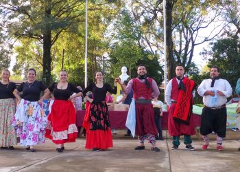 Jardín América: ballet de folclore «Teko Porá» del Área Cultura del Movimiento Evita, en la Fiesta Provincial del Turista