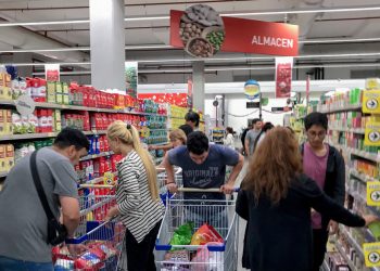La inflación de diciembre trepó a 25,5% y cerró el año en 211,4%