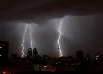 Alerta naranja y amarilla por tormentas en nueve provincias