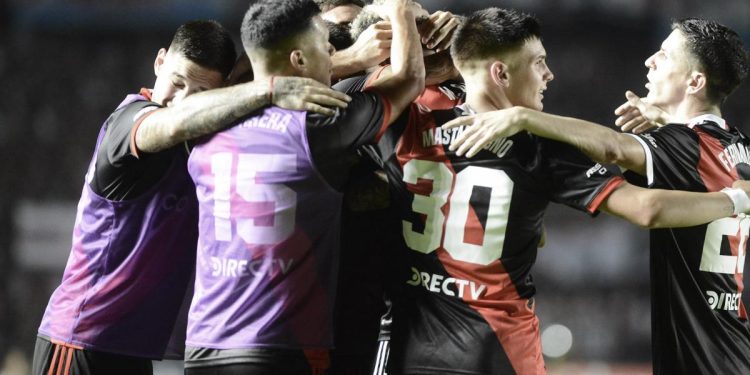 Copa Argentina: River goleó y logró un triunfo trabajoso ante Excursionistas