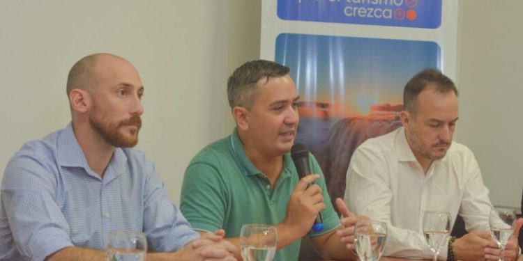 Domingo de fiesta en Oberá: campeonato de asadores y festival del verano en el Salto Berrondo