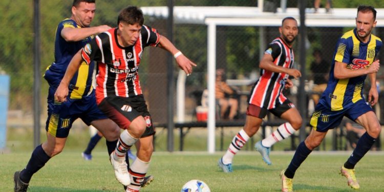 Regional Amateur: en un polémico partido Mitre perdió la final ante Defensores