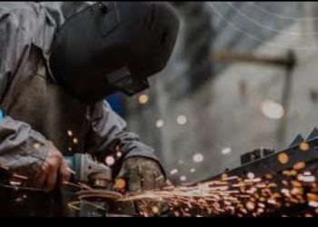 La industria pyme cae 30% anual en el primer mes de 2024