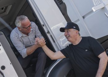 Passalacqua entregó modernos camiones para fortalecer el parque vial de los municipios