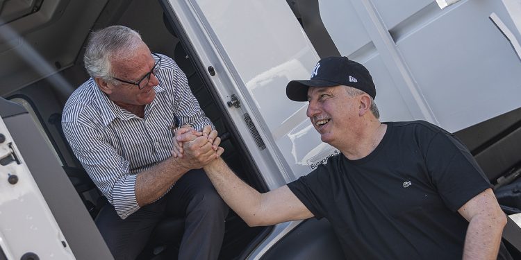 Passalacqua entregó modernos camiones para fortalecer el parque vial de los municipios