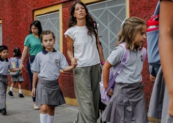 Vuelta a clases: 400 mil alumnos iniciaron el ciclo lectivo en toda la provincia