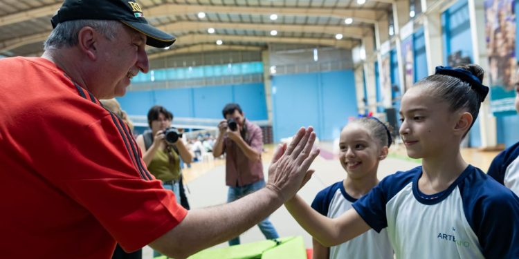 Passalacqua encabezó la presentación del Deporbono 7 y la digitalización del registro único de entidades deportivas