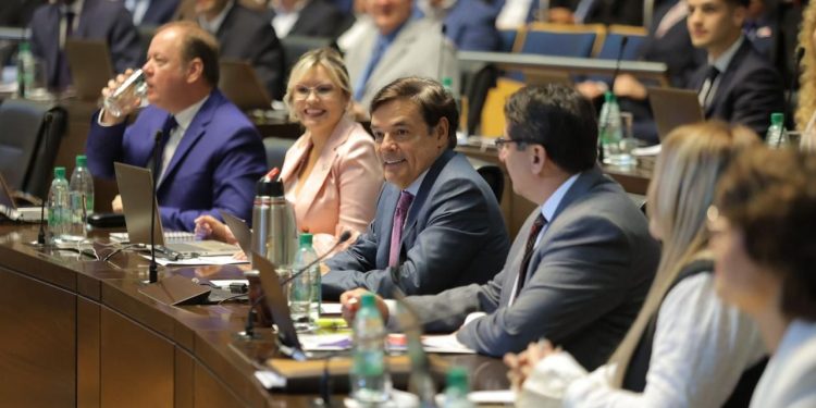 Rovira impulsa la integración de la inteligencia artificial en la educación