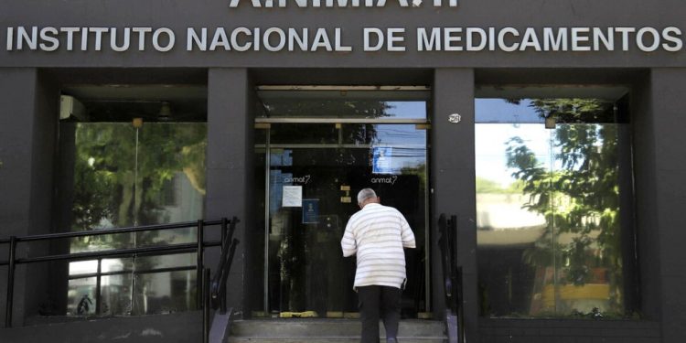 ANMAT prohibió una marca de yerba y otra de aceite de oliva