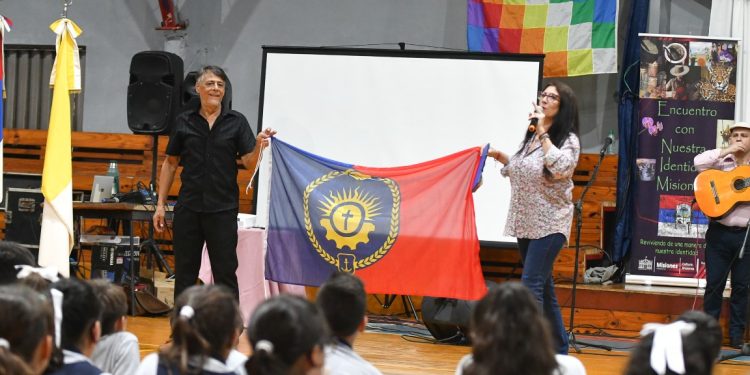 Cultura en Movimiento inició su recorrido llevando identidad misionera a las escuelas