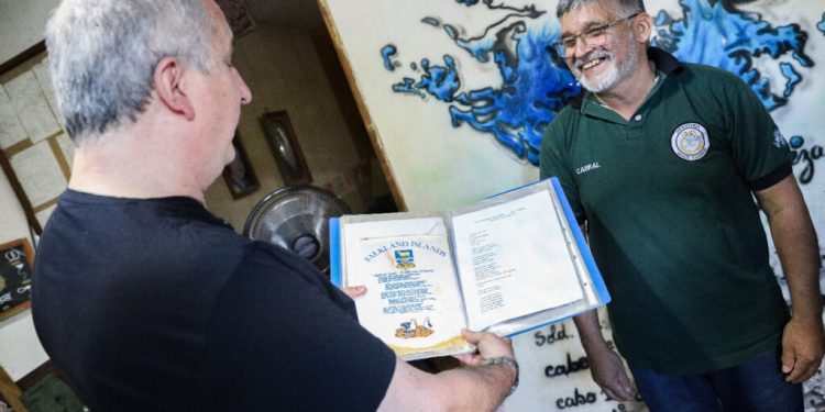 Passalacqua visitó el museo del ex combatiente Luis Cabral que honra la memoria de los caídos en la Guerra de Malvinas