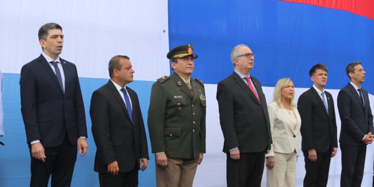 Apóstoles: el gobernador encabezó el acto central del Día del Veterano y de los Caídos en la Guerra de Malvinas