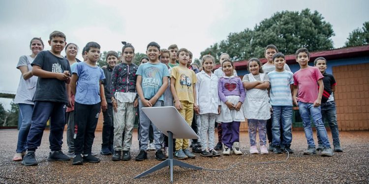 Primero Misiones, Starlink ya es una realidad en la escuela rural 503 de San Ignacio