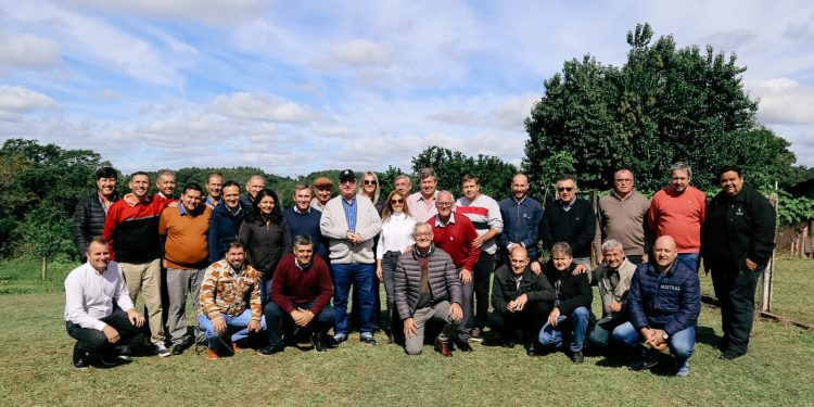 El gobernador e intendentes se congregaron en Caá Yarí para alinear políticas claves para Misiones