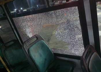 La «defensa a los trabajadores» sindical… atacó a piedrazos a los ómnibus que no adhirieron a la huelga general