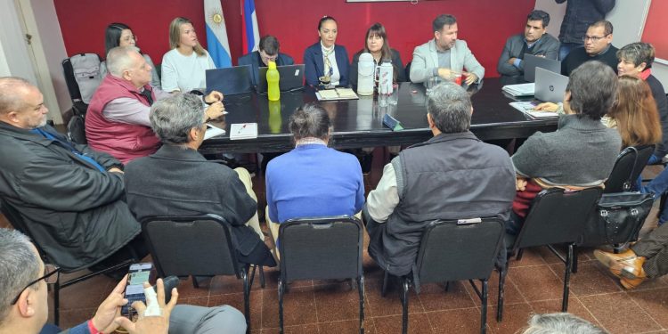 Mesa de diálogo llegó a un acuerdo salarial con todos los gremios docentes para junio