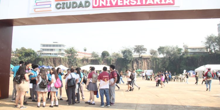 La Expo Posadas Ciudad Universitaria abrió sus puertas con más de 300 carreras