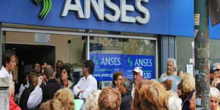La ley previsional opera a favor del superávit fiscal