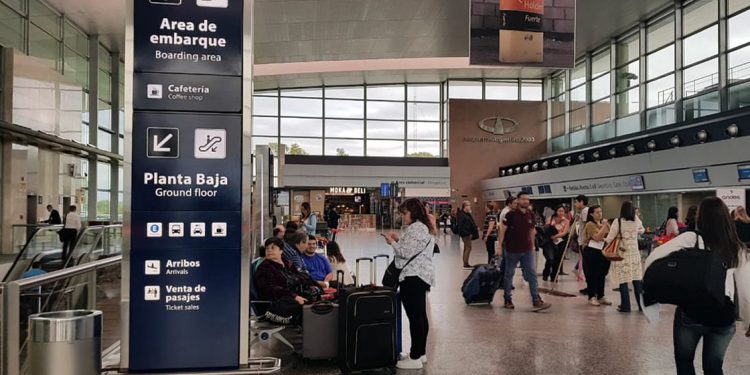 Comienzan a normalizarse los vuelos en Aeroparque tras las asambleas de gremios aeronáuticos