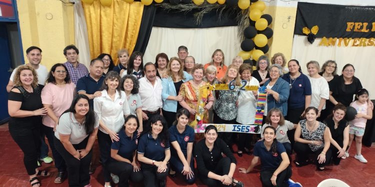 Festejo del 62° aniversario con un encuentro entre docentes, ex docentes y exalumnos.