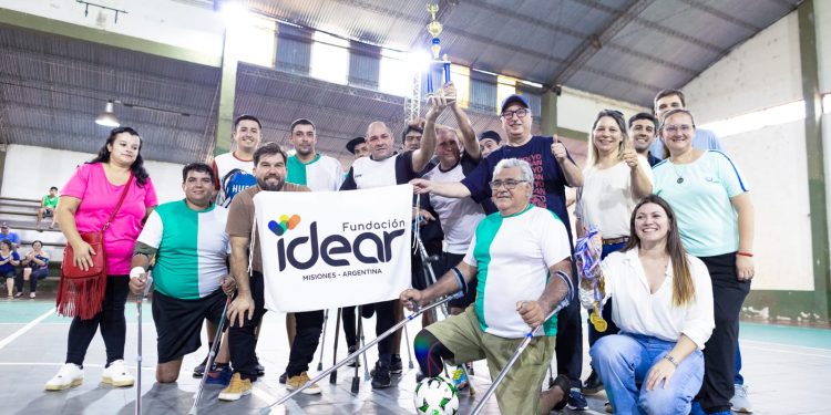 Corpus realizó un partido de fútbol adaptado como parte de las actividades del aniversario de la comuna