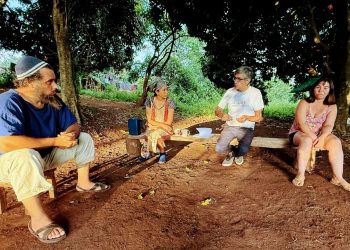 En Cerro Romero, unas 40 familias reclaman tendido eléctrico, agua y caminos transitables