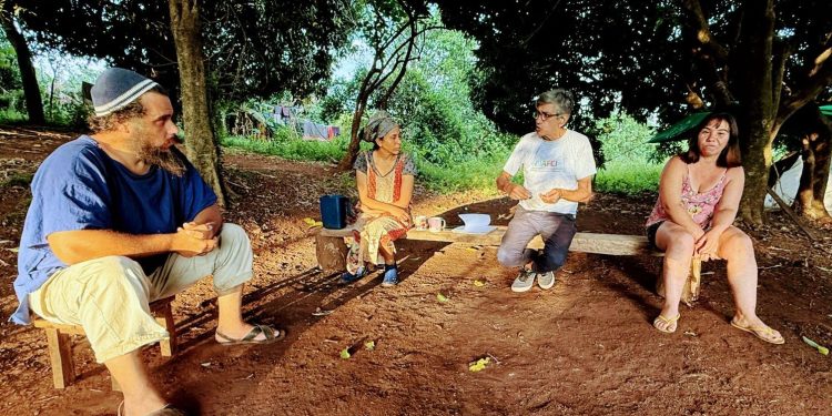 En Cerro Romero, unas 40 familias reclaman tendido eléctrico, agua y caminos transitables