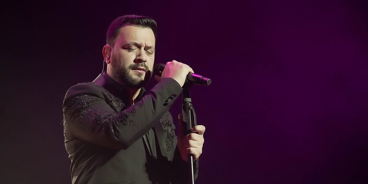 Por un accidente doméstico Lucas Sugo suspende sus presentaciones en Misiones