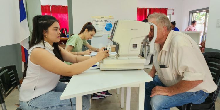 Mirar Mejor acercó controles oftalmológicos a vecinos de Arroyo del Medio