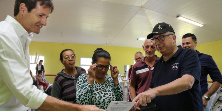 Dos Arroyos recibió el programa Mirar Mejor con atención oftalmológica gratuita