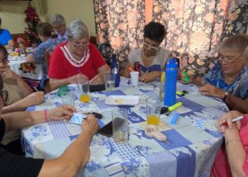 El Bingo del Mateando cerró el año con abuelos del Hogar Santa Marta