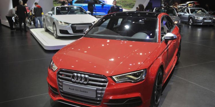 El Gobierno redujo impuestos para autos de alta gama y motos, según Caputo sus precios bajarán «entre un 15% y un 20%»