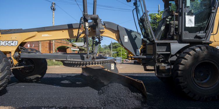 Vialidad Provincial suma cuadras asfaltadas en Garupá