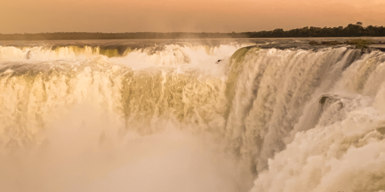 Atardecer en la Garganta del Diablo, la nueva propuesta de Iguazú Argentina