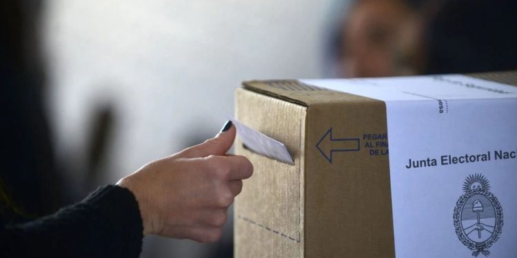 La Renovación encabeza ampliamente la intención de voto de los misioneros