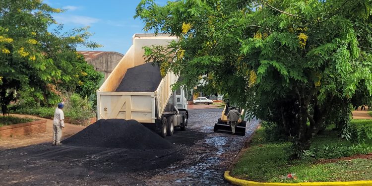 Vialidad Misiones avanza con el pavimento urbano en Campo Grande