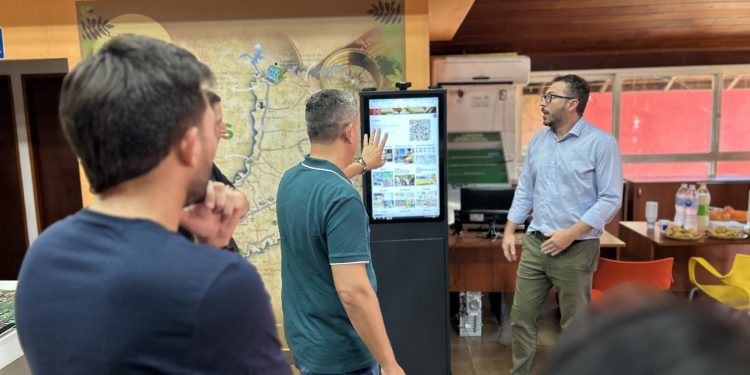 Implementan la IA Lupita en Centro de Informes Turísticos de Puerto Iguazú