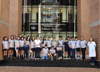 Alumnos de la Escuela Nº 110 visitaron la Cámara de Representantes