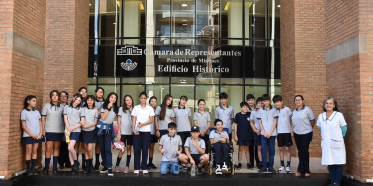 Alumnos de la Escuela Nº 110 visitaron la Cámara de Representantes
