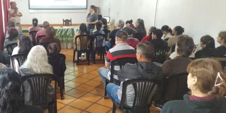 Capacitación sobre huerta agroecológica y entrega de kits en Apóstoles