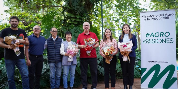 Misiones impulsa la producción de flores con respaldo técnico, financiamiento y planificación estratégica