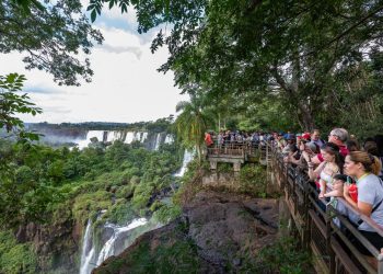 Con miles de visitantes y una operatoria eficiente, Iguazú Argentina cerró con éxito la Semana Santa