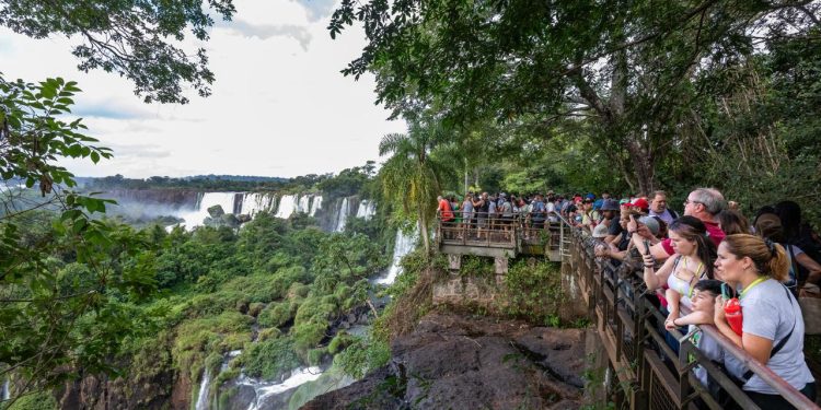 Con miles de visitantes y una operatoria eficiente, Iguazú Argentina cerró con éxito la Semana Santa