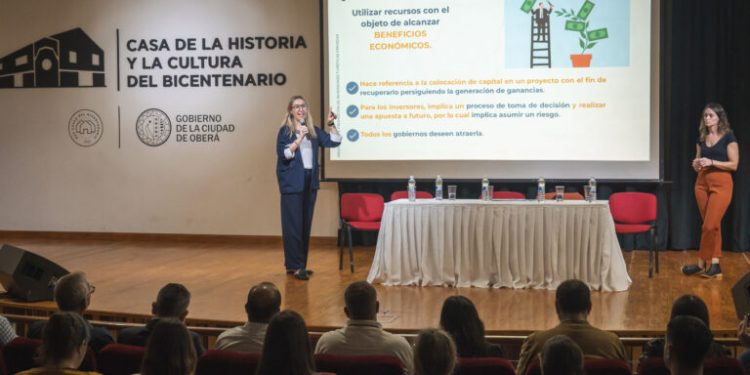 Municipios se capacitaron en herramientas para atraer inversiones turísticas privadas