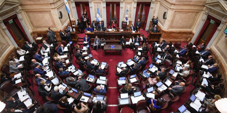 Proponen prohibir por cuatro años a quien gane y no asuma, para terminar con las candidaturas testimoniales