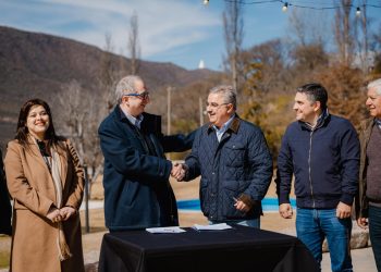 Misiones y Catamarca acordaron cooperación en educación, tecnología, producción y turismo
