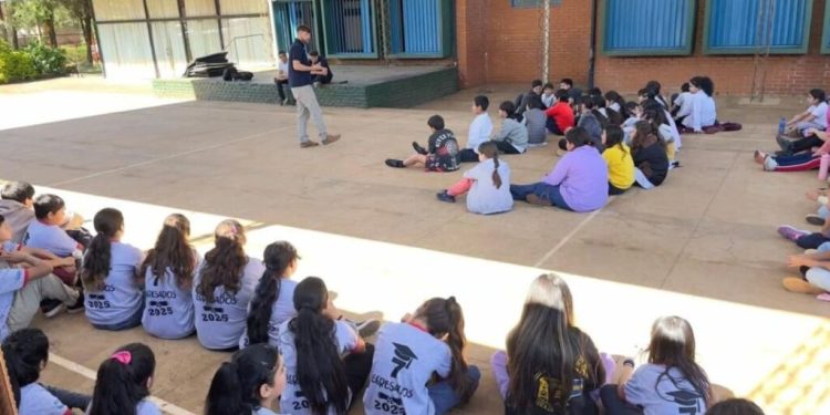Jornada preventiva y taller para padres en la Escuela 167 del barrio Los Paraísos