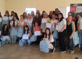 El Ministerio de Trabajo consolida los espacios de formación laboral con la entrega de diplomas y kits del curso Manos con Futuro