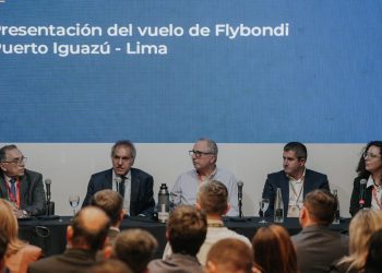 Ante representantes de más de 60 países, Passalacqua presentó el nuevo vuelo directo Lima-Iguazú